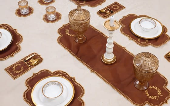 طقم مفرش طاولة جلد تركي من أرمادا 19 قطعة - خشبي و ذهبي