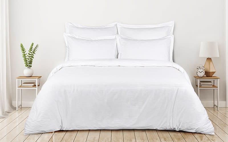 Hotel Stripe Cotton 300 TC Quilt Cover Set Without Filling  4 PCs - Single White