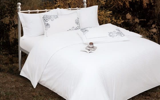 New Tiffany Cotton Stripe Quilt Cover Bending Set Without Filling  6 PCs - King White