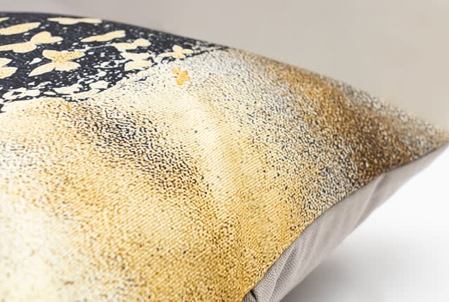 كيس كوشن للديكور من أرمادا  - ( 45 × 45 ) ذهبي و أسود