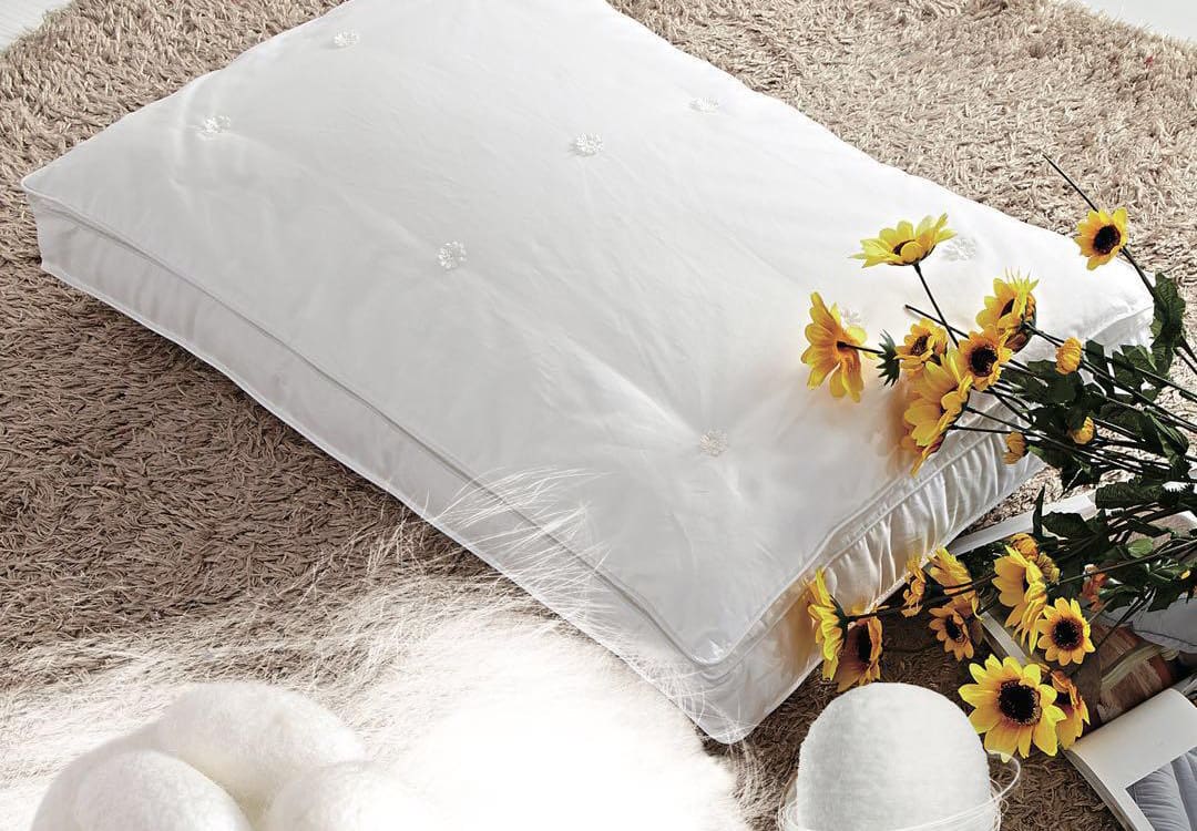 Feature Silk Pillow  - Soft & Medium Thickness