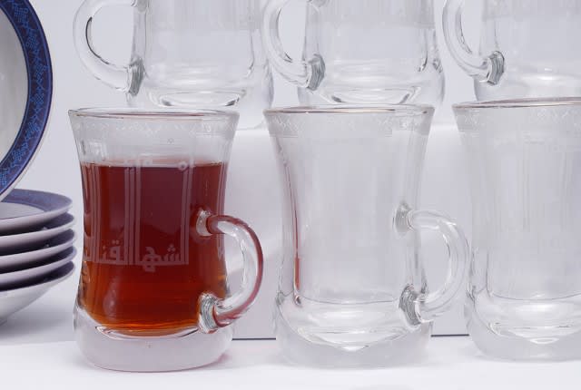 طقم ضيافة شاي و قهوة عربية 18 قطعة - أبيض و أزرق