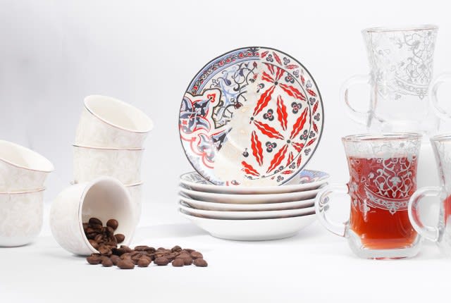 طقم ضيافة شاي و قهوة عربية 18 قطعة - أبيض و أزرق و أحمر